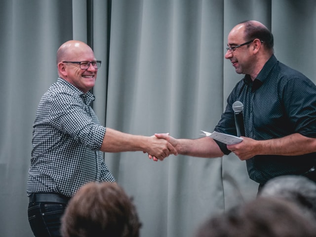 shaking hands to receive award