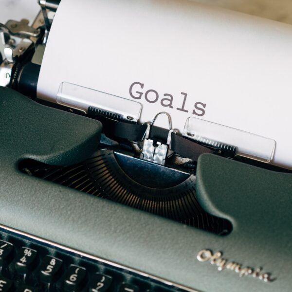"Goals" written on a page coming out of a typewriter